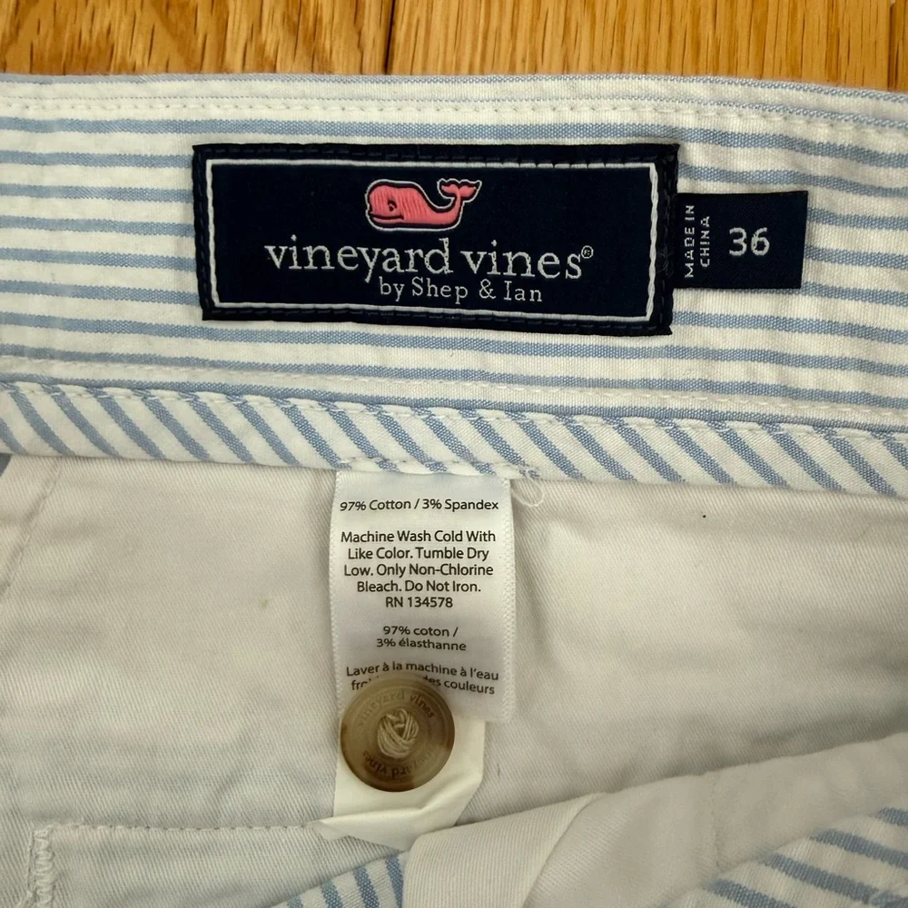 Vineyard Vines Men Shorts - Picture 3 of 4